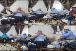 وزير الدفاع يكرّم مسيرة اللواء عبدالرحمن عتيق بزيارة وفاء في سيئون