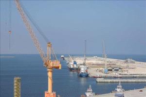 عُمان تستنكر الهجمات وتؤكد تمسكها بالحياد والدبلوماسية