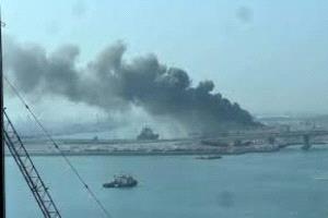 الكويت: استهداف ناقلة نفط في ميناء دبي يسبب أضراراً وحريقاً