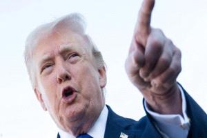 ترامب يلوّح بالرد بعد استهداف مصفاة حيفا