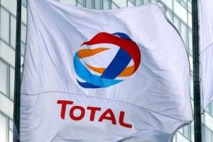 توتال إنرجيز تخسر 15% من إنتاجها العالمي… والبرميل عند 100 دولار يخفف الضربة
