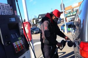 أسعار الوقود الأمريكية تتجه للارتفاع مع تصاعد التوترات مع إيران