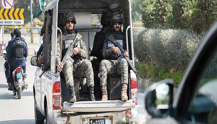 الجيش الباكستاني يقتل 13 مسلحاً قرب الحدود مع أفغانستان