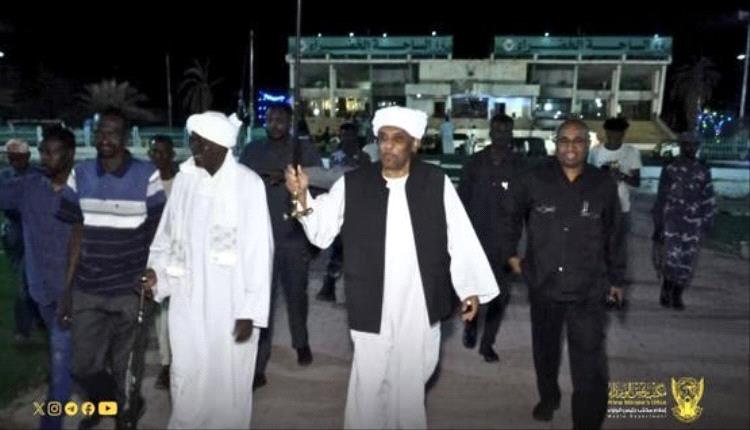 رئيس وزراء السودان يؤكد استقرار الخرطوم ويدعو لعودة المواطنين