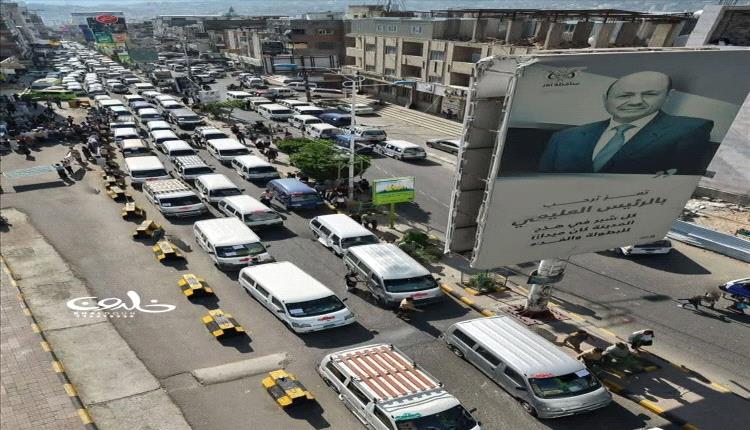 سائقو النقل في تعز يلوّحون بإضراب شامل احتجاجًا على أزمة الغاز