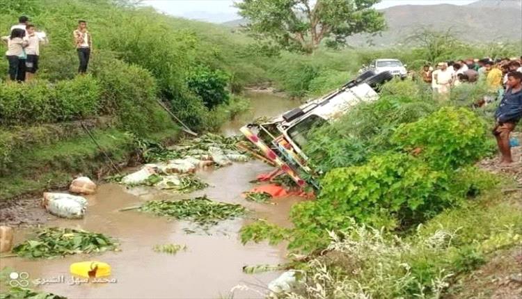 حادث مأساوي في محافظة الحديدة.. 9 وفيات إثر انقلاب شاحنة نقل