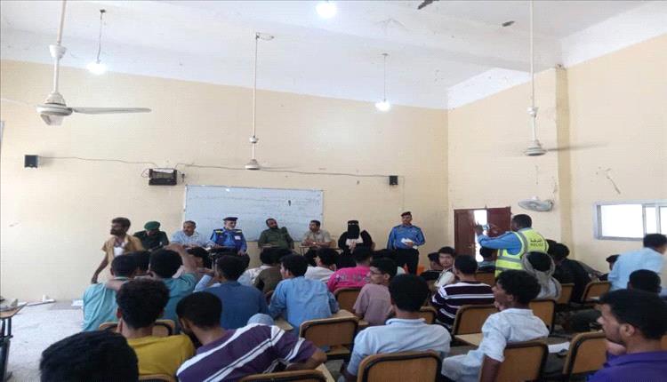 محاضرة مرورية بجامعة لحج لتعزيز وعي الطلاب بمخاطر الحوادث