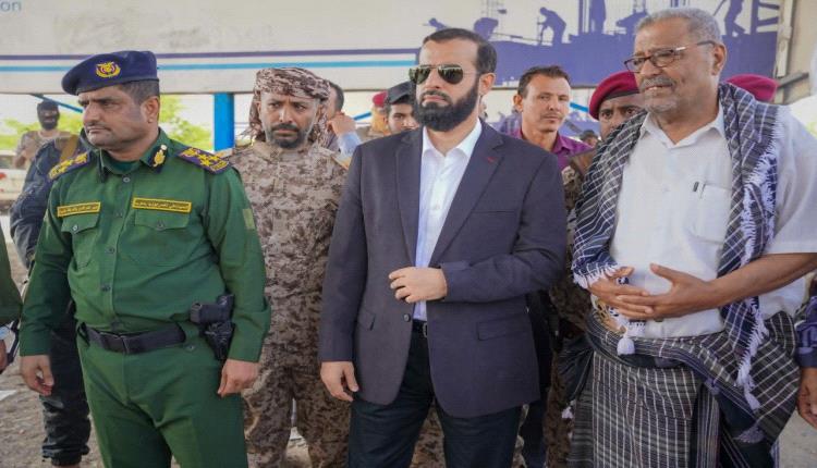 محافظ محافظة أبين يتفقد النقاط الأمنية ويؤكد على رفع الجاهزية والانضباط
