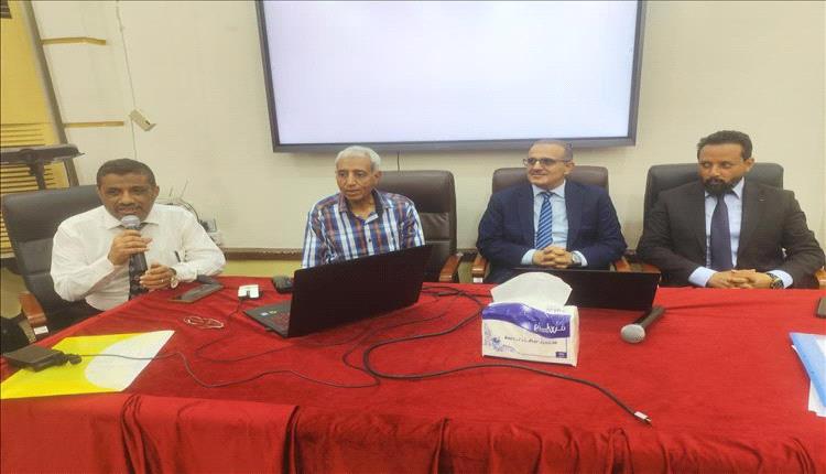 وزير الصحة يدشن دورة GMP ويبحث تطوير أداء هيئة الأدوية بعدن