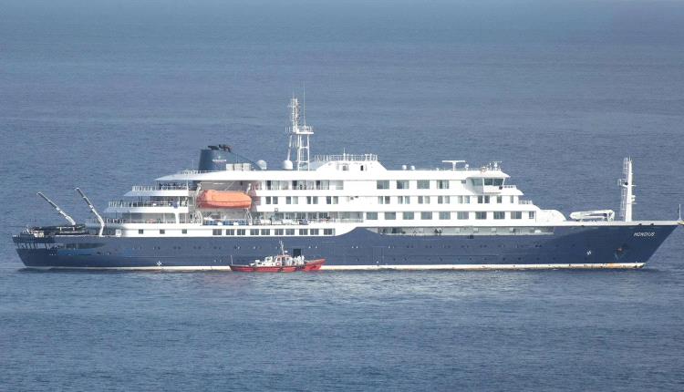 بريطانيا تخطط لمغادرة مواطنين سفينة سياحية مرتبطة بفيروس «هانتا»