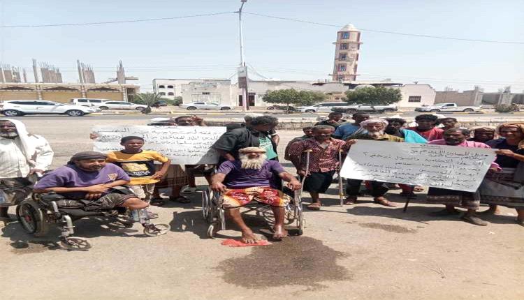 وقفة احتجاجية لمتحدي الإعاقة في خنفر للمطالبة بحقوقهم في المساعدات