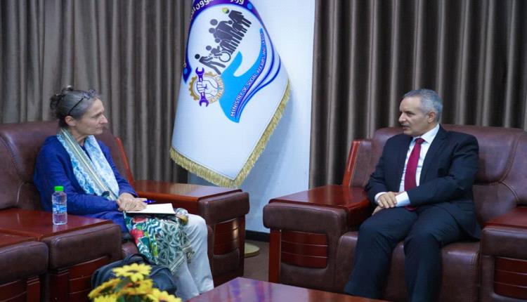 وزير الشؤون الاجتماعية يبحث مع السفيرة الهولندية تعزيز التعاون الإنساني والتنموي