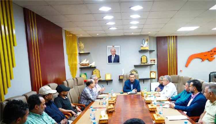 محافظ عدن يقر إجراءات لضبط البناء العشوائي وتطوير عمل حماية الأراضي