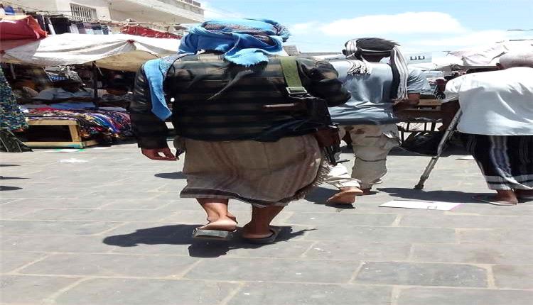 تصاعد مطالبات شعبية بتنظيم حمل السلاح في عدن وتعزيز الدور الأمني