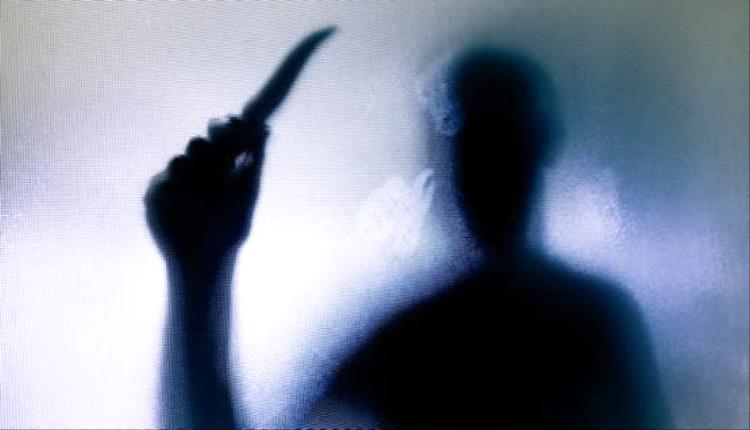 بعد فسخ خطوبتها.. فتاة تنجو من محاولة قتل مروعة بطعنات وسكين في الرأس بحلوان