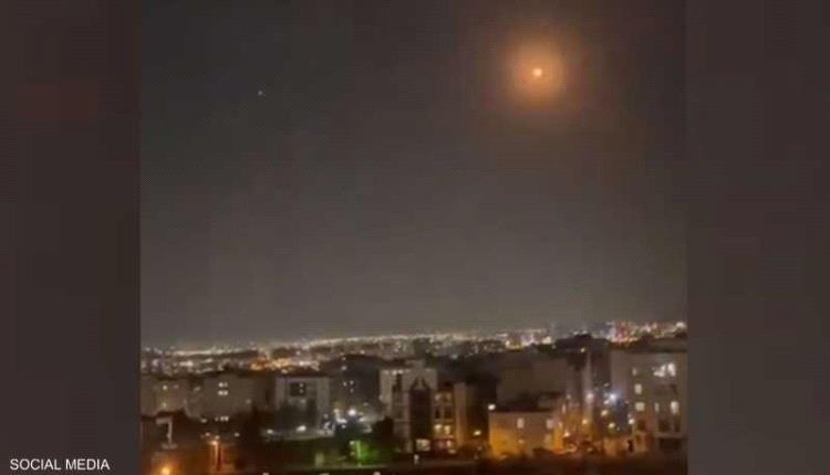 فوكس نيوز": الجيش الأميركي نفذ ضربات على مواقع في إيران
