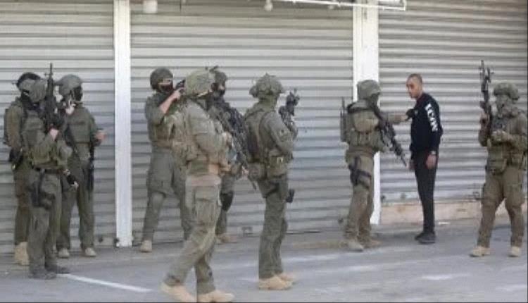 الاحتلال الإسرائيلي يعتقل فلسطينيا بالقدس.. ومستوطنون يحرقون منزلا جنوب نابلس

