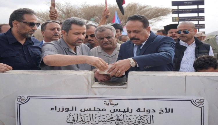 وزير الأشغال ومحافظ لحج يدشنان مشروع صيانة وإعادة تأهيل طريق حبيل جبر العسكرية