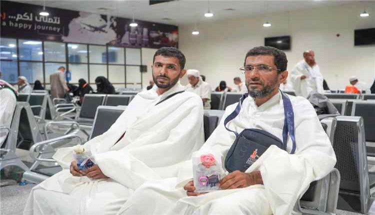 انطلاق أولى رحلات نقل الحجاج من مطار الريان إلى الأراضي المقدسة