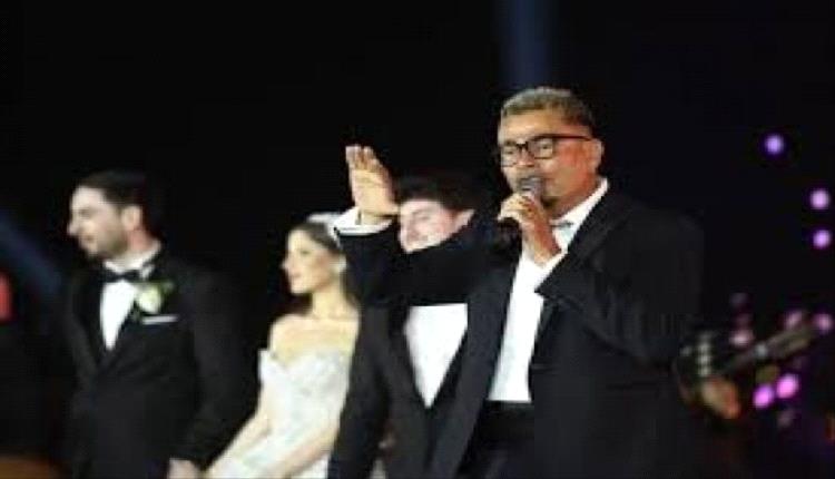 عمرو دياب يوضح تفاصيل حفل زفاف أثار الجدل