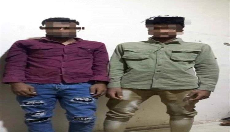شرطة المهرة تضبط مخدرات في مداهمة لمأوى مهاجرين غير شرعيين