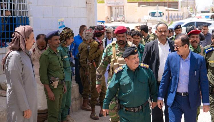 محافظ شبوة يشدد على تطوير الأداء الأمني وتعزيز الانضباط
