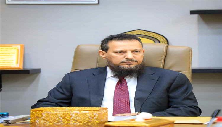 عبدالرحمن شيخ عدن يقرر إخلاء وإعادة بناء عمارتين آيلتين للسقوط في المعلا مع توفير سكن للسكان