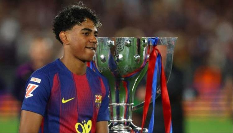 مدرب برشلونة يعلّق على واقعة يامال والعلم الفلسطيني: قرار فردي لا يمثل الفريق