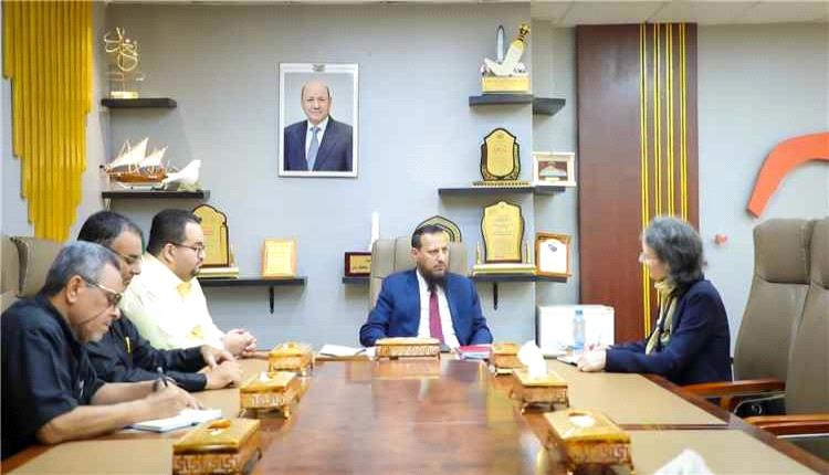 محافظ عدن يبحث مع السفيرة الفرنسية دعم المشاريع التنموية والخدمية