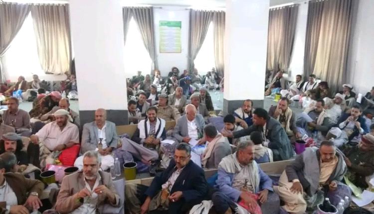 مليشيا الحوثي تختتم دورة لتوسيع شبكات المخبرين والتعبئة الأمنية في إب