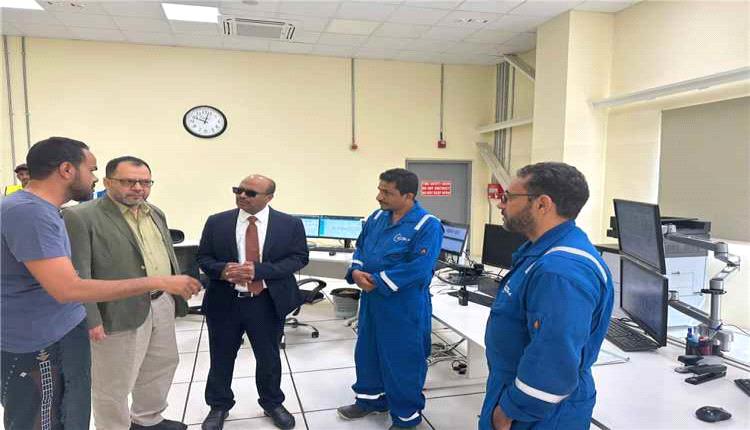 وزيرا الكهرباء والنفط يتفقدان محطة الرئيس بعد توقفها المتكرر ويشددان على رفع الجاهزية