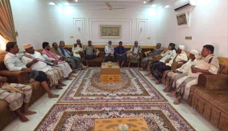 وفد من انتقالي وادي حضرموت يزور شخصيات وطنية تقديرًا لأدوارها النضالية