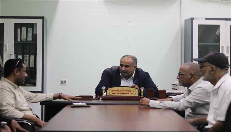 وكيل أبين لشؤون الصحة يبحث رئيس مستشفى الرازي الاستعدادات النهائية للمخيم الجراحي الأسبوع القادم