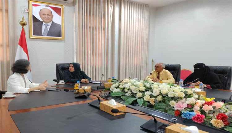وزيرة شؤون المرأة تبحث مع دبلوماسيين فرنسي وليبي سبل توسيع دعم وتمكين اليمنيات