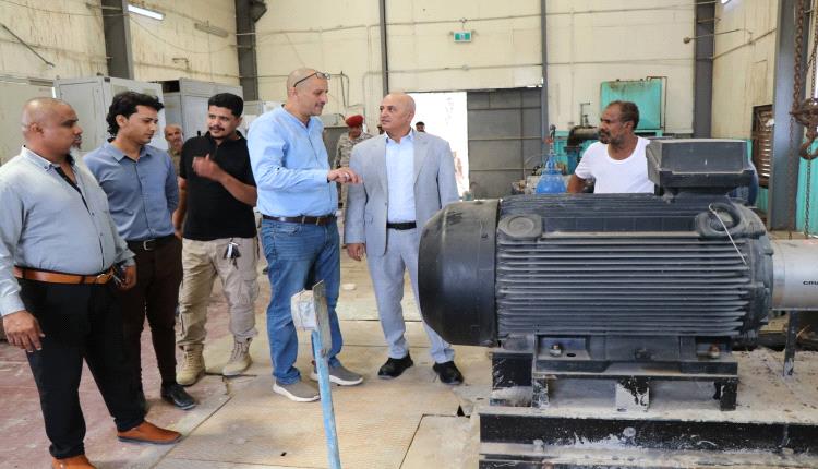 وزير المياه يتفقد محطة المجزرة لضخ المياه بالبريقة 