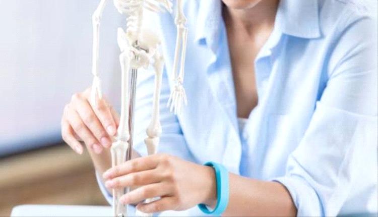 أطعمة تقوّي العظام وتقلّل هشاشتها مع العمر