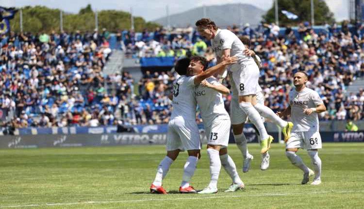 نابولي يحسم مقعده الأوروبي وروما ينعش آماله في دوري الأبطال