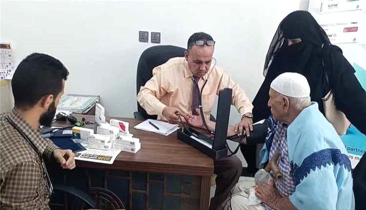 صحة المنصورة تدشّن مخيمًا طبيًا مجانيًا لمرضى ضغط الدم بمجمع حاشد الصحي