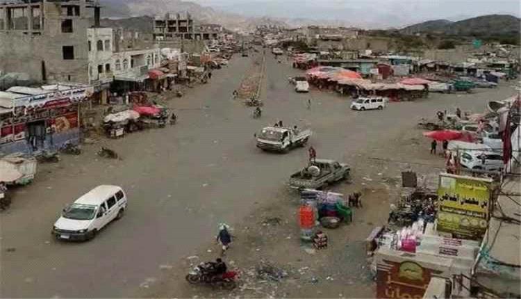 مقتل شقيقين وإصابة 3 مدنيين بإطلاق نار داخل سوق شعبي في تعز