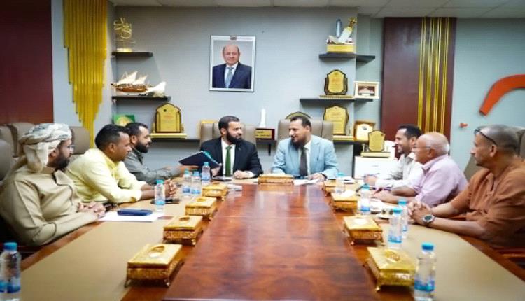 عدن وأبين تتفقان على تعزيز التنسيق الخدمي والأمني وتفعيل آلية تعاون مشترك