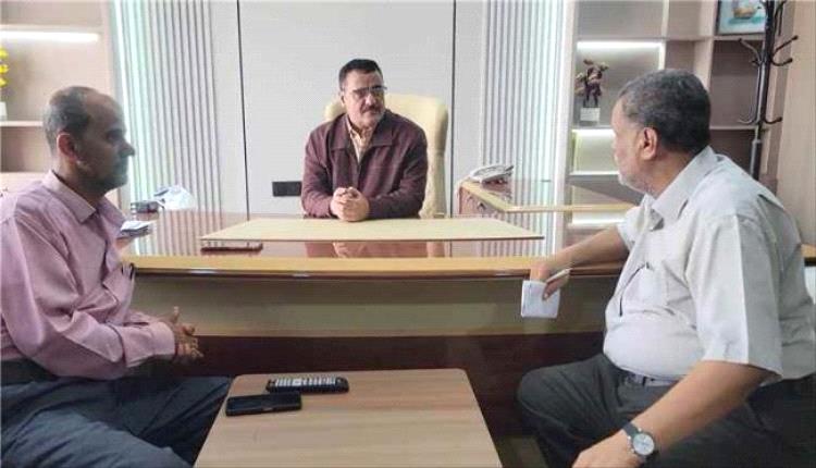 الداؤودي يؤكد على ضرورة رفع كفاءة المكاتب الإيرادية وتحسين التحصيل المالي في البريقة