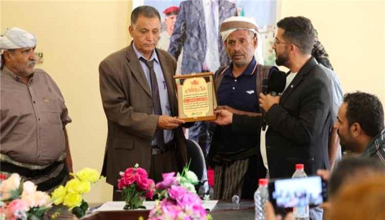 يافع تكرّم طبيب الطرقات أنيس السلفي وأولاده تقديراً لجهودهم التطوعية