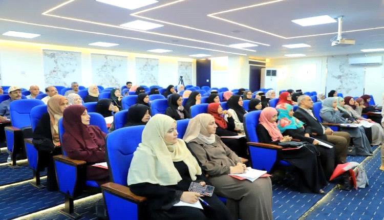 صحفية تدعو الإعلاميات الشابات للتركيز على قضايا المجتمع وتعزيز الوعي الوطني