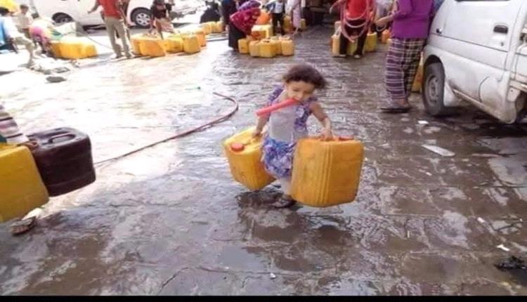 “أرض السافلين”.. ناشط عدني يكشف عبثًا بخدمات المياه ويتهم جهات بدفع المواطنين نحو الانفجار
