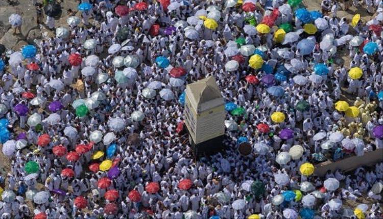 جبل الرحمة يجمع ملايين الحجاج في مشهد إيماني مهيب بعرفات