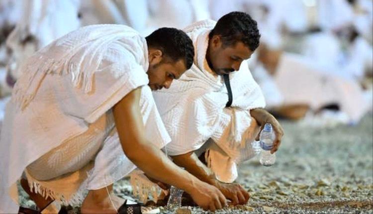 الحجاج يقضون ليلتهم في مزدلفة ويستعدون لرمي جمرة العقبة