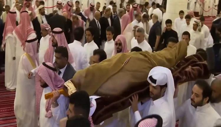 تشييع بلا علم.. أسرة الرئيس هادي  ترفض لفّ جثمانه بعلم اليمن، لهذا السبب!