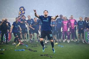 إنتر يحسم لقب الدوري الإيطالي ويشعل احتفالات كبرى في ميلانو
