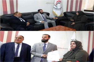 محافظ أبين يسلّم إقرار الذمة المالية ويؤكد دعم إنشاء فرع لمكافحة الفساد بالمحافظة