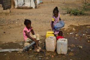أزمة مياه خانقة تضرب مناطق سودانية.. السكان يلجؤون لمياه ملوثة وسط تراجع الخدمات